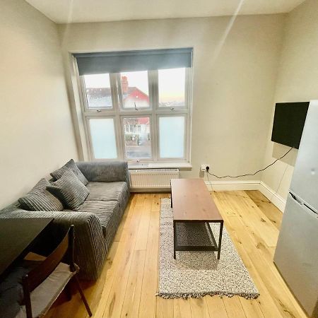 Cosy 1 Bedroom Flat! Лондон Екстер'єр фото