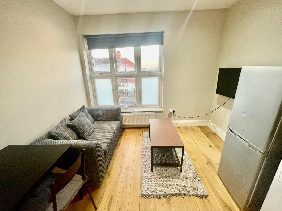 Cosy 1 Bedroom Flat! Лондон Екстер'єр фото